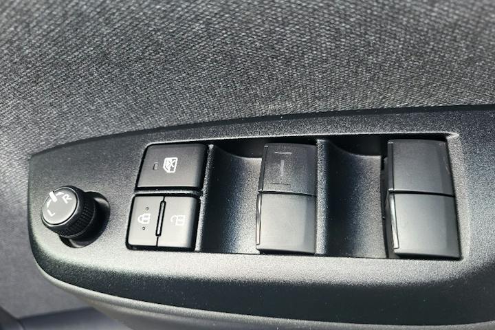  Toyota Yaris 1.5 VVT H Design Hatchback 5dr Petrol Hybrid E Cvt Euro 6 (s/s) (116 Ps) 2021
