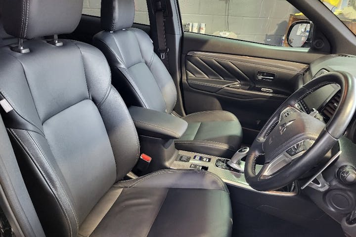  Mitsubishi Outlander PHEV 2.4h Twinmotor 13.8kwh Dynamic SUV 5dr Petrol Plug In Hybrid Cvt 4wd Euro 6 (s/s) (224 Ps) 2020