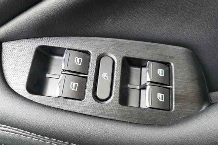  Gwm Poer300 2.4d Ultra Pickup Double Cab 4dr Diesel Auto 4wd Euro 6 (s/s) (183 Ps) 2025