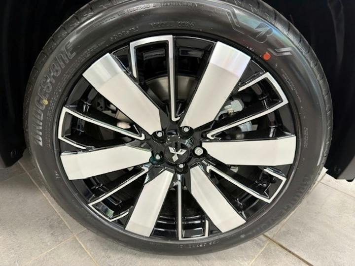  Mitsubishi Outlander PHEV 2.4 22.7kwh Nativa SUV 5dr Petrol Plug In Hybrid Cvt 4wd Euro 6 (s/s) (299 Ps) 2026