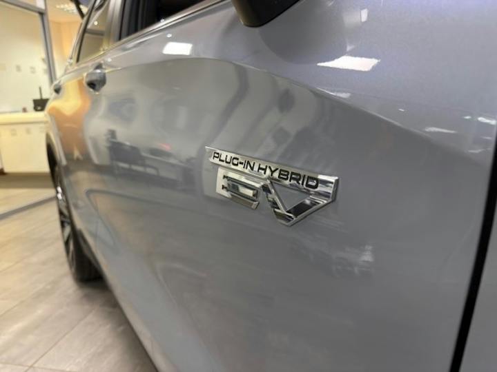  Mitsubishi Outlander PHEV 2.4 22.7kwh Nativa SUV 5dr Petrol Plug In Hybrid Cvt 4wd Euro 6 (s/s) (299 Ps) 2026