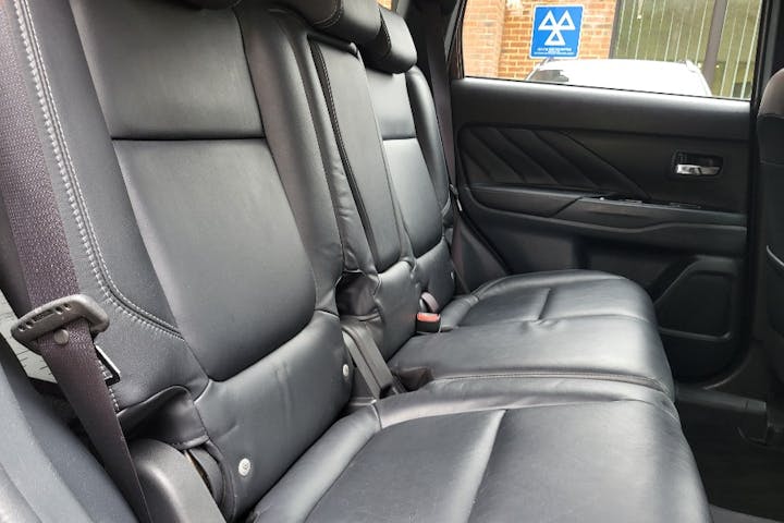  Mitsubishi Outlander PHEV 2.4h Twinmotor 13.8kwh 4h SUV 5dr Petrol Plug In Hybrid Cvt 4wd Euro 6 (s/s) (209 Ps) 2019