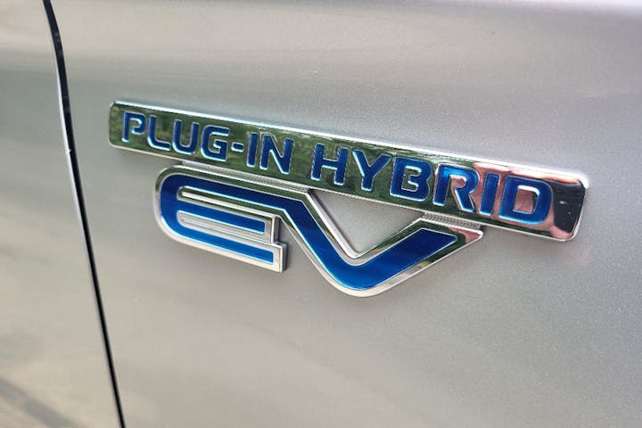  Mitsubishi Outlander PHEV 2.4h Twinmotor 13.8kwh 4h SUV 5dr Petrol Plug In Hybrid Cvt 4wd Euro 6 (s/s) (209 Ps) 2018
