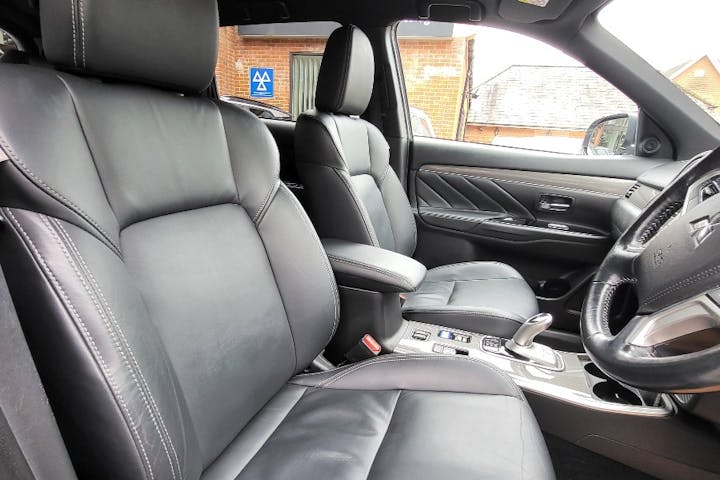  Mitsubishi Outlander PHEV 2.4h Twinmotor 13.8kwh 4h SUV 5dr Petrol Plug In Hybrid Cvt 4wd Euro 6 (s/s) (209 Ps) 2018