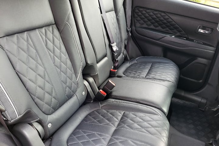  Mitsubishi Outlander PHEV 2.4h Twinmotor 13.8kwh Exceed SUV 5dr Petrol Plug In Hybrid Cvt 4wd Euro 6 (s/s) (224 Ps) 2019