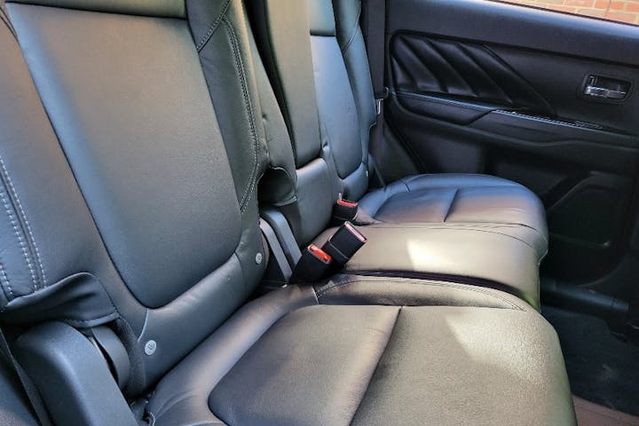  Mitsubishi Outlander PHEV 2.4h Twinmotor 13.8kwh Dynamic SUV 5dr Petrol Plug In Hybrid Cvt 4wd Euro 6 (s/s) (224 Ps) 2020