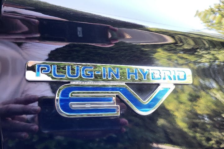  Mitsubishi Outlander PHEV 2.4h Twinmotor 13.8kwh Dynamic SUV 5dr Petrol Plug In Hybrid Cvt 4wd Euro 6 (s/s) (224 Ps) 2020