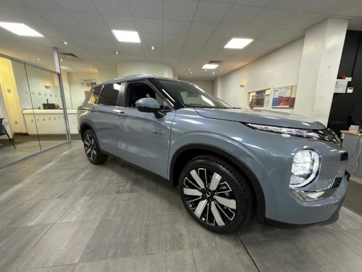  Mitsubishi Outlander PHEV 2.4 22.7kwh Nativa SUV 5dr Petrol Plug In Hybrid Cvt 4wd Euro 6 (s/s) (299 Ps) 2026