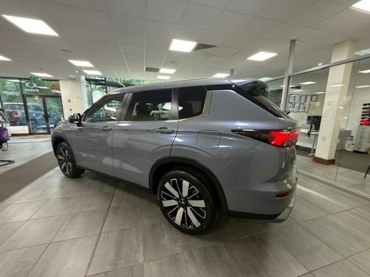  Mitsubishi Outlander PHEV 2.4 22.7kwh Nativa SUV 5dr Petrol Plug In Hybrid Cvt 4wd Euro 6 (s/s) (299 Ps) 2026
